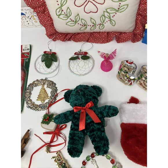 Mixed Lot of Christmas Items Candles Napkin Rings Jewelry Pillow Ornaments Bear - Picture 16 of 16